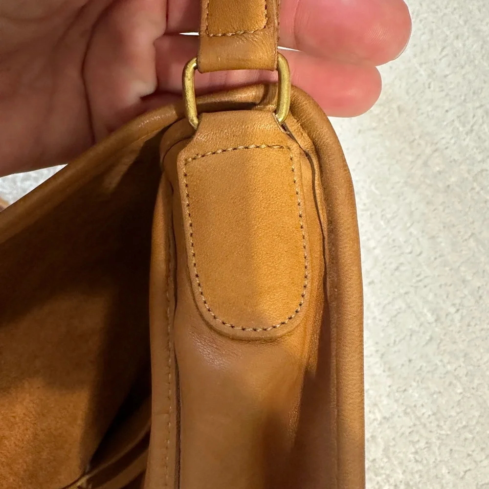 The Coach Lightweights Collection 4050 Vintage Leather Bag - Picture 14 of 17